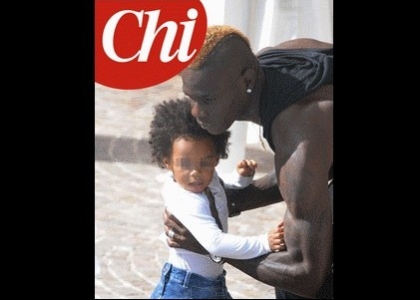 Balotelli tenero papà con Pia