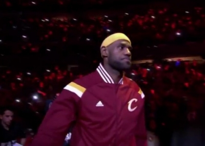 Nba: che accoglienza per King James. Video