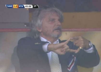 Sampdoria, Ferrero show: doppie corna e danza solitaria in campo. Foto