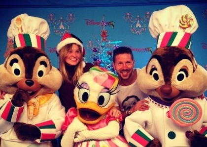 Simeone: fuga d'amore a Disneyland. Video