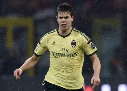 Milan: Muntari abbatte Van Ginkel, caviglia ko