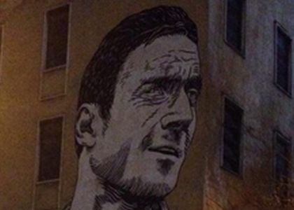 Calcio, Roma: sfregiato il murales di Totti