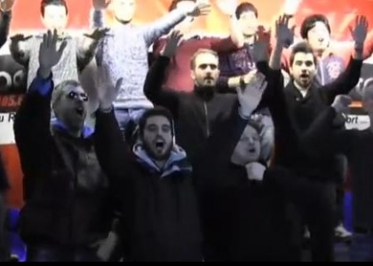 Ultras dell'Amore cantano: 