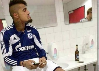 Schalke: Boateng, birra e sigaretta negli spogliatoi. Foto