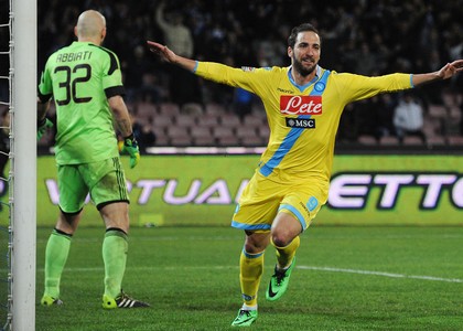 Serie A: Higuain scatenato, il Napoli ribalta il Milan