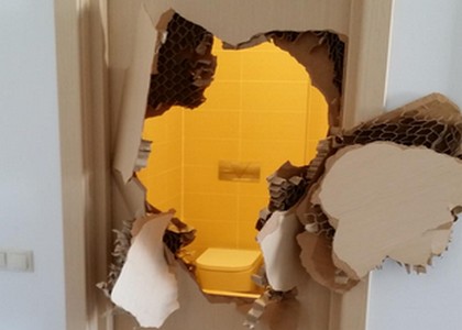 Sochi 2014: bloccato in bagno, sfonda la porta