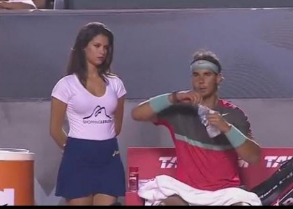 Raccattapalle hot: Nadal si distrae. Video