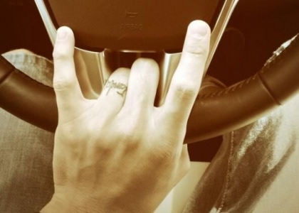 Icardi non si ferma: su Twitter il gesto delle corna. Foto