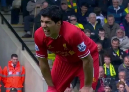 Liverpool: Suarez ci ricasca, simulazione col Norwich. Video
