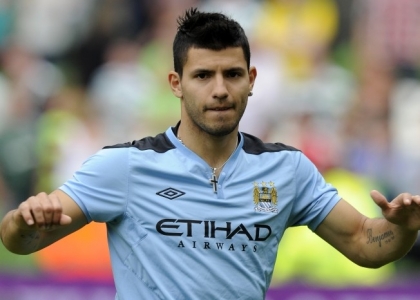 Premier: poker Aguero, il Manchester City gode