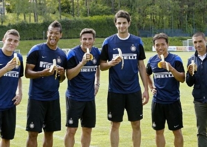Razzismo, su Instagram anche l'Inter mangia la banana