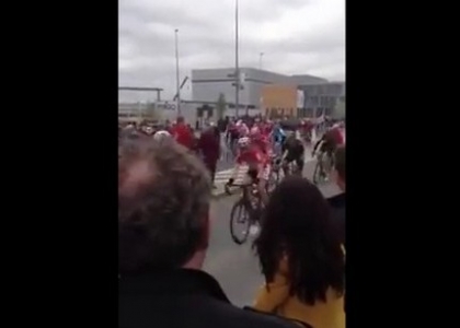 Ciclismo: incidente al Fiandre, donna gravissima. Video