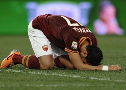 Roma, si ferma Benatia: infortunio e stop di un mese