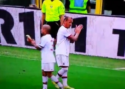 Razzismo: banana in campo durante Atalanta-Milan. Video