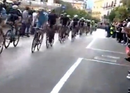 Giro d'Italia 2014, ciclista insulta il pubblico: 