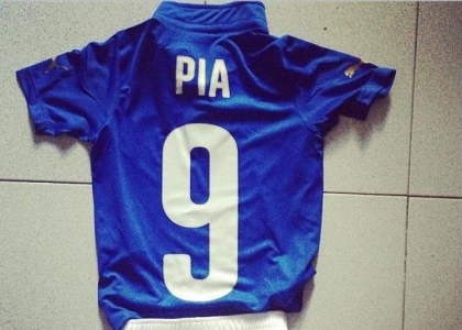 Italia, Balotelli: una maglia azzurra per Pia. Foto
