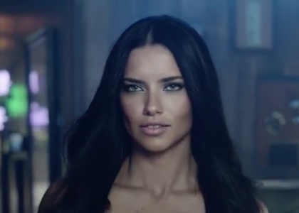 Brasile 2014: Adriana Lima infiamma il Mondiale. Video