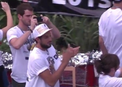 Nba: Belinelli e gli Spurs, parata sul River Walk