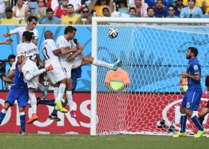 Brasile 2014: Italia-Uruguay 0-1, gol e highlights. Video