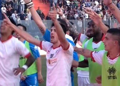 Serie B: Bari, Sciaudone guida i cori di festa. Video