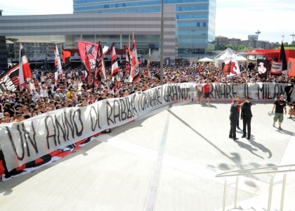 Milan, la Curva Sud contro Galliani: 