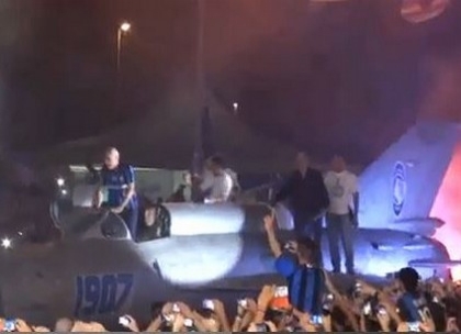 Atalanta, Percassi in aereo sul palco. Video