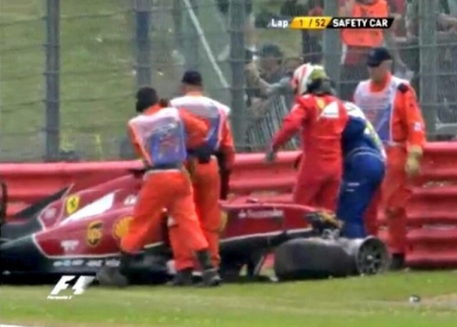 F1, Gp Silverstone: brutto incidente per Raikkonen. Video