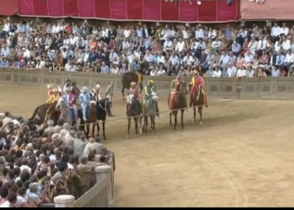 Palio di Siena: trionfa la Civetta