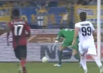 Milan, autogol di De Sciglio: la papera di Diego Lopez. Video