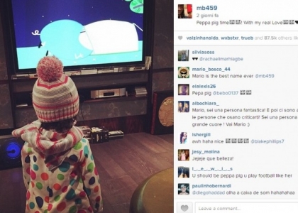 Un bravo papà: Balotelli guarda Peppa Pig con Pia