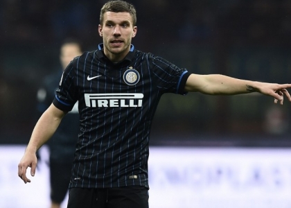 Inter, Podolski saluta: 