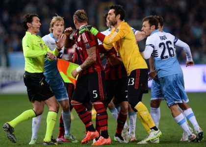 Milan: condotta violenta, 4 giornate a Mexes