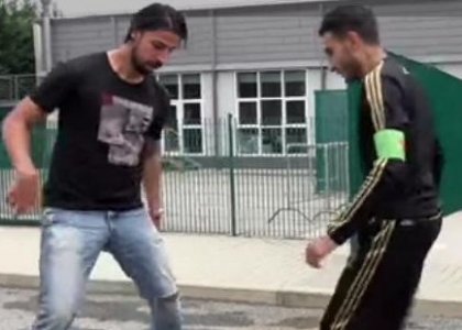Street Football: Khedira sfida Touzani. Video