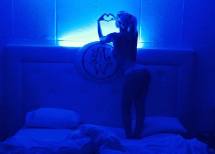 Gossip: Wanda Nara hot nel letto, Icardi posta tutto. Foto