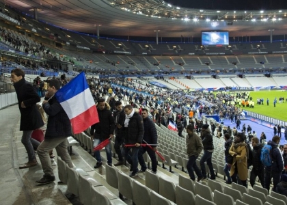 Attentati a Parigi: la 'Marsigliese' durante l'evacuazione. Video