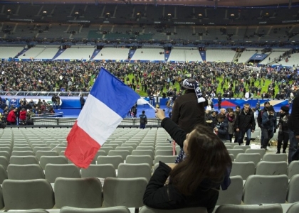 Attentati Parigi: la Ligue 1 sfida l'Isis, si gioca