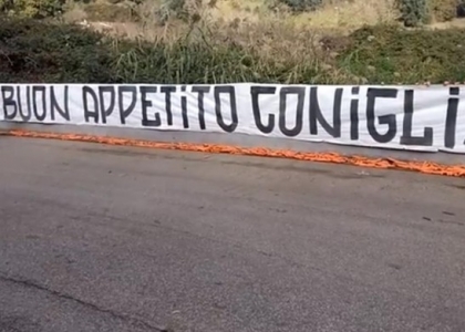 Roma, striscione dei tifosi: 