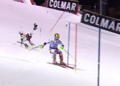 Sci: drone cade in pista, Hirscher rischia grosso. Video