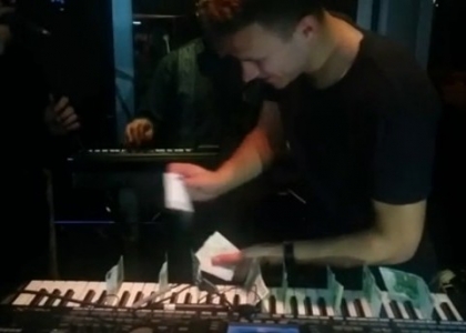 Dzeko il benefattore, che mancia alla sua band preferita! Video