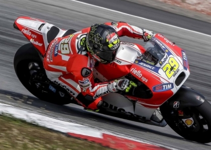 MotoGP, test Losail: Ducati in testa, cade Rossi