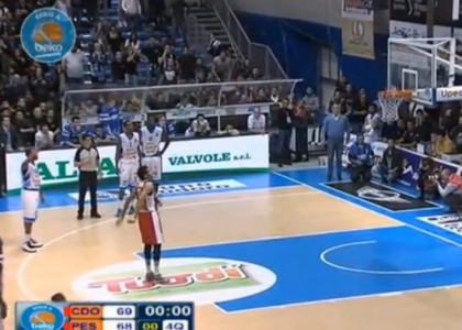 Basket, Serie A: Capo d'Orlando-Pesaro 69-70, gli highlights. Video