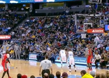 Nba: Gallinari spettacolo, canestro da metà campo. Video