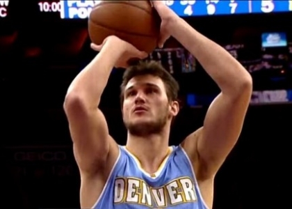 Nba: nona sinfonia Spurs, Gallinari ne fa 27