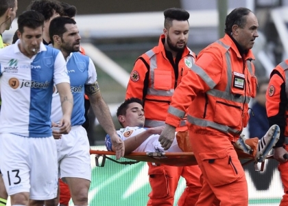 Chievo-Roma, infortunio shock per Mattiello. Video