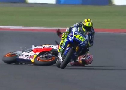 MotoGP, Argentina: le immagini del contatto Rossi-Marquez. Foto