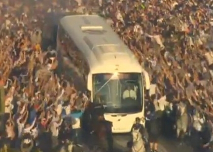 Real Madrid: una marea di tifosi spinge i blancos. Video