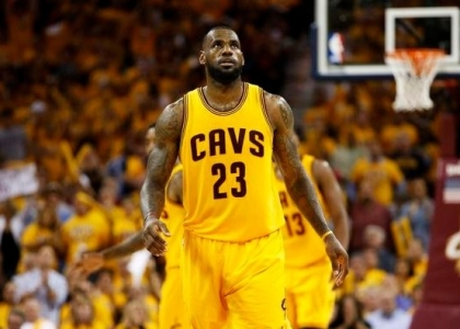 Nba, playoff: James inarrestabile, Cleveland vola sul 2-1