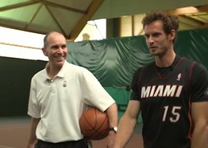 Murray si dà al basket, ma...zero canestri. Video