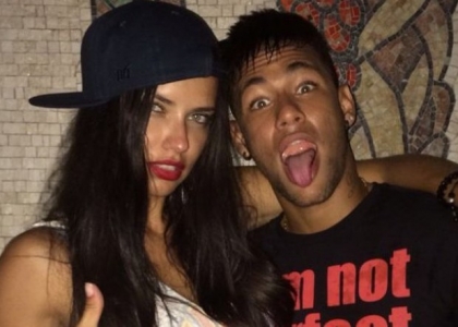 Gossip: Adriana Lima porta fortuna a Neymar. Foto