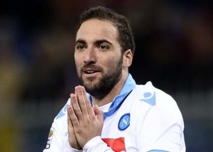Napoli, la stangata: quattro giornate a Higuain, una a Sarri